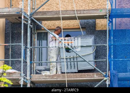 Dresda ristrutturazione di edifici prefabbricati nella zona di Dresda Leubnitz. Gli edifici prefabbricati di tipo IW67 del 1977 sono modernizzati e Foto Stock