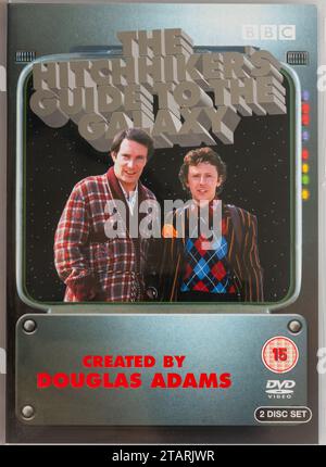 The Hitchhikers Guide to the Galaxy DVD contenente la serie televisiva in sei parti della BBC del 1981, genere comico di fantascienza Foto Stock