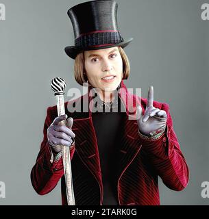 CHARLIE E LA FABBRICA DI CIOCCOLATO 2005 Warner Bros. Film musical con Johnny Depp nel ruolo di Willy Wonka Foto Stock