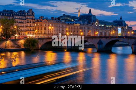 Vista notturna sulla Senna, Parigi Foto Stock