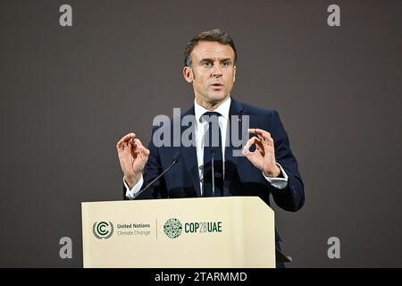 Dubai, Emirati Arabi Uniti. 2 dicembre 2023. Il presidente francese Emmanuel Macron interviene durante una conferenza stampa al vertice COP28 delle Nazioni Unite sul clima a Dubai, sabato 2 dicembre 2023. Foto di COP28/ un Climate Change/ Credit: UPI/Alamy Live News Foto Stock