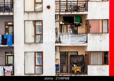 Viaggio in Georgia - muro di casa di appartamenti nella città di Batumi Foto Stock