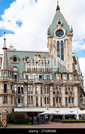 Batumi, Georgia - 17 settembre 2023: Casa ornamentale in Piazza Europa di via Nikoloz Baratashvili nella città di Batumi nel soleggiato giorno autunnale Foto Stock