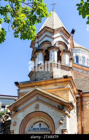 Batumi, Georgia - 19 settembre 2023: Chiesa apostolica armena di San Cristo Salvatore nella città di Batumi nel soleggiato giorno autunnale Foto Stock