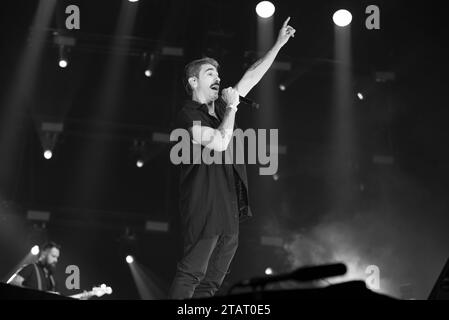 Il cantante Rayden si esibisce durante il concerto al WiZink Center di Madrid. 2 dicembre 2023 Spagna Foto Stock