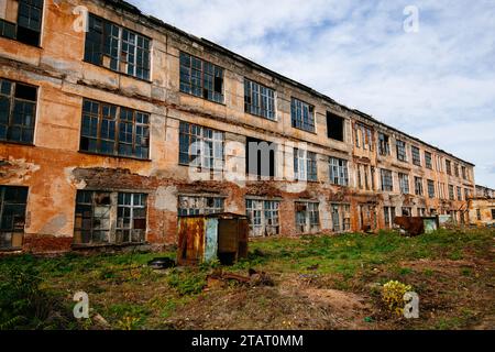 Il vecchio stabilimento industriale abbandonato in attesa di demolizione. Foto Stock