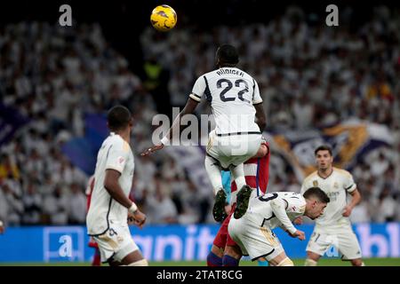 Madrid, spagnolo. 2 dicembre 2023. Madrid Spagna; 02.12.2023.- il giocatore del Rudiger Real Madrid batte il Granada 2-0 nella giornata 15 del calcio spagnolo. Con i gol di Brahim Díaz 26' e Rodrigo 57', il Real Madrid batte il Granada allo stadio Santiago Bernabéu nella capitale del Regno di Spagna nella giornata 15 della Lega spagnola. Credito: Juan Carlos Rojas/dpa/Alamy Live News Foto Stock