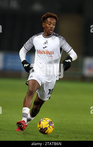 Swansea, Regno Unito. 2 dicembre 2023. Jamal Lowe di Swansea City in azione. Partita di campionato EFL Skybet, Swansea City contro Huddersfield Town allo Stadio Swansea.com di Swansea, Galles, sabato 2 dicembre 2023. Questa immagine può essere utilizzata solo per scopi editoriali. Solo per uso editoriale, foto di Andrew Orchard/Andrew Orchard fotografia sportiva/Alamy Live news credito: Andrew Orchard fotografia sportiva/Alamy Live News Foto Stock