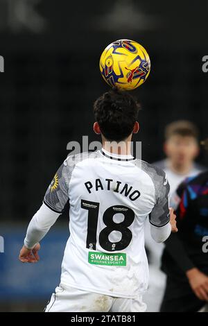 Swansea, Regno Unito. 2 dicembre 2023. Charlie Patino di Swansea City in azione. Partita di campionato EFL Skybet, Swansea City contro Huddersfield Town allo Stadio Swansea.com di Swansea, Galles, sabato 2 dicembre 2023. Questa immagine può essere utilizzata solo per scopi editoriali. Solo per uso editoriale, foto di Andrew Orchard/Andrew Orchard fotografia sportiva/Alamy Live news credito: Andrew Orchard fotografia sportiva/Alamy Live News Foto Stock