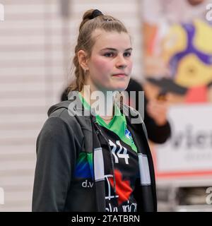 Erfurt, Deutschland. 2 dicembre 2023. Carolin Beining (Borken, 14); Porträt, Einzelbild, 02.12.2023, Erfurt (Deutschland), pallavolo, 2. Bundesliga Frauen Pro, Schwarz-Weiss Erfurt - Skurios volleys Borken Credit: dpa/Alamy Live News Foto Stock