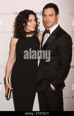 Julianna Margulies e il marito Keith Lieberthal assistono alla prima di gala del Metropolitan Opera di Rossini 'le Comte Ory' al Metropolitan Opera House del Lincoln Center a New York il 24 marzo 2011. Crediti fotografici: Henry McGee/MediaPunch Foto Stock