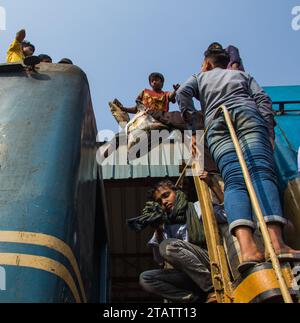 Bishwa Ijtema Journey by the Train, questa immagine è stata catturata il 19 febbraio 2019 da Tonggi, Bangladesh Foto Stock