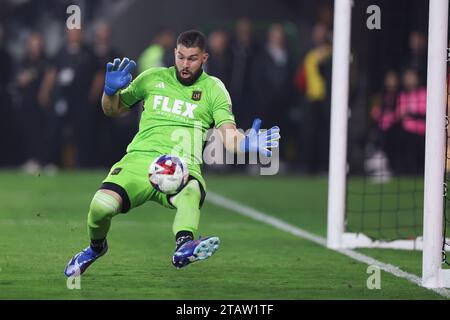 Los Angeles, California, USA. 2 dicembre 2023. Il portiere del Los Angeles FC, MAXIME CRÃ PEAU (16), salva durante l'incontro finale della MLS Western Conference del 2023 tra Los Angeles FC e Houston Dynamo FC al BMO Stadium di Los Angeles, California. (Immagine di credito: © Brenton TSE/ZUMA Press Wire) SOLO USO EDITORIALE! Non per USO commerciale! Foto Stock