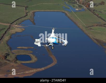 Fotografie Air-to-Air di una Cavalon Autogyro volata vicino alle Malvern Hills Foto Stock