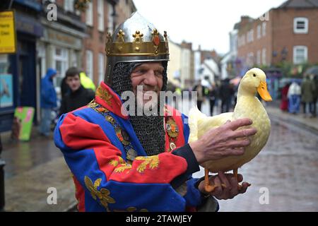 Kent, Regno Unito. 3 dicembre 2023. Rochester Dickensian Festival Kent UK il festival natalizio di Dickensian torna a Rochester per il suo festival natalizio annuale. Il festival includeva la processione dei sette poveri viaggiatori e la Grand Parade a lume di candela. Credito: Imago/Alamy Live News Foto Stock