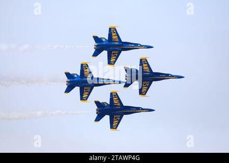 United States Navy Flight Demonstration Squadron, i Blue Angels, in formazione di quattro navi durante la Fleet Week a San Francisco 2019 Foto Stock