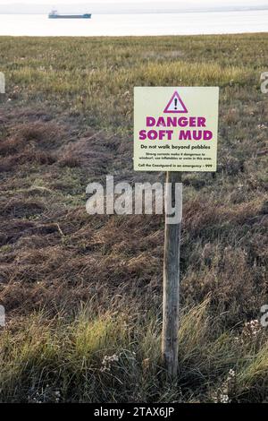 Pericolo, segnale di fango morbido sul litorale a Portishead, Inghilterra, Regno Unito Foto Stock