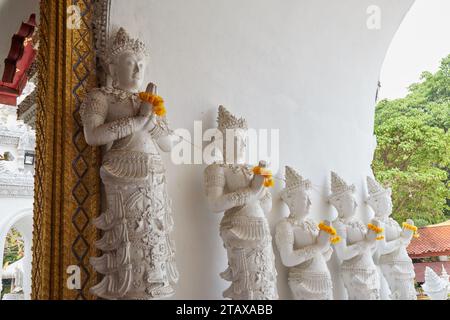 Wat Sanpanyang Luang a Lamphun, Thailandia, era originariamente indù, ma in seguito convertito in un tempio buddista Foto Stock