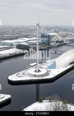 Glasgow Science Centre Tower sul fiume Clyde durante l'inverno Foto Stock