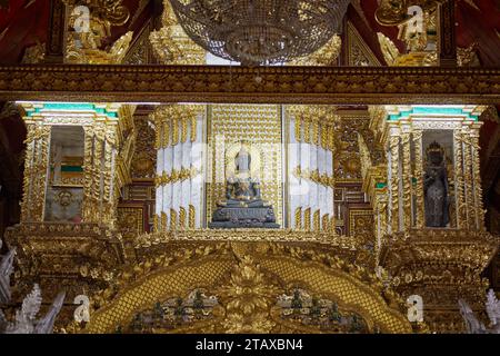 Wat Sanpanyang Luang a Lamphun, Thailandia, era originariamente indù, ma in seguito convertito in un tempio buddista Foto Stock