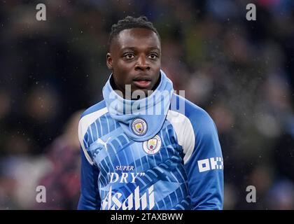 MANCHESTER, REGNO UNITO. 3 dicembre 2023. Jeremy Doku del Manchester City si riscalda durante la partita di Premier League all'Etihad Stadium di MANCHESTER. Il credito fotografico dovrebbe leggere: Andrew Yates/Sportimage Credit: Sportimage Ltd/Alamy Live News Foto Stock