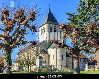 Recentemente la chiesa cattolica di Saint-Martin, Bossay-sur-Claise, Indre-et-Loire (37), Francia. Foto Stock