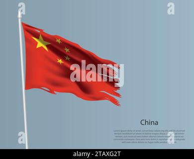 Bandiera nazionale infuocata della Cina. Tessuto ondulato strappato su sfondo blu. Illustrazione vettoriale realistica Illustrazione Vettoriale