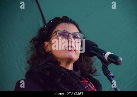 Londra, Inghilterra, Regno Unito. 3 dicembre 2023. LAYLA MORAN, deputato liberale democratico per Oxford West e Abingdon, tiene un discorso. Persone di tutte le fedi e leader religiosi tennero una veglia a Whitehall per le vite perse da tutte le parti durante la guerra Israele-Hamas, e chiesero la pace. (Immagine di credito: © Vuk Valcic/ZUMA Press Wire) SOLO USO EDITORIALE! Non per USO commerciale! Foto Stock