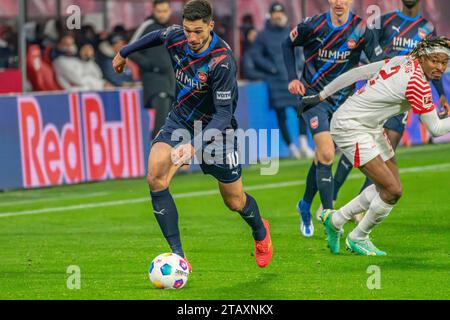 Lipsia, Deutschland 02. Dicembre 2023: 1.BL - 2023/2024 - RB Leipzig vs. 1.FC Heidenheim IM Bild: Tim Kleindienst (Heidenheim) /// le normative DFL vietano qualsiasi uso di fotografie come sequenze di immagini e/o quasi-video. /// Foto Stock