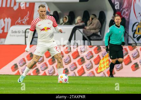 Lipsia, Deutschland 02. Dicembre 2023: 1.BL - 2023/2024 - RB Leipzig vs. 1.FC Heidenheim IM Bild: David Raum (Lipsia) //// le normative DFL vietano qualsiasi uso di fotografie come sequenze di immagini e/o quasi-video. /// Foto Stock