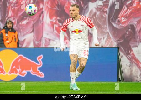 Lipsia, Deutschland 02. Dicembre 2023: 1.BL - 2023/2024 - RB Leipzig vs. 1.FC Heidenheim IM Bild: David Raum (Lipsia) //// le normative DFL vietano qualsiasi uso di fotografie come sequenze di immagini e/o quasi-video. /// Foto Stock