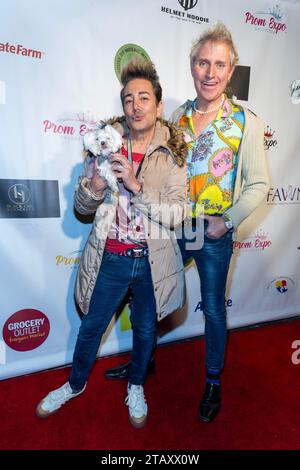 Los Angeles, USA. 2 dicembre 2023. Pol e Patrick (Gown and Out Beverly Hills) partecipano al Prom Expo Unlimited Fundraising Mixer presso Private Residence, Los Angeles, 2 dicembre 2023 crediti: Eugene Powers/Alamy Live News Foto Stock