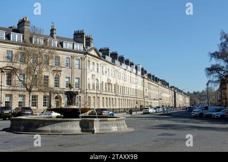 Laura Place Fountain and Great Pulteney Street, Bath, Bath and Northeast Somerset, Inghilterra, Regno Unito, aprile 2023. Foto Stock