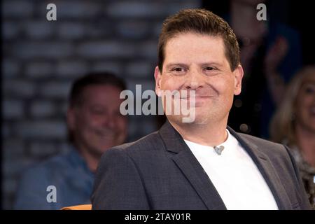 Jan Ulrich im Bild: Jan Ulrich er ist Deutschlands größte Rad-legende: Jan Ullrich. Schon als Neunjähriger gewinnt er sein erstes Schulrennen. MIT gerade einmal 23 Jahren gelingt dem gebürtigen Rostocker mit dem Gewinn der Tour de France der Absolute Triumph. DAS ist bisher keinem anderen Deutschen gelungen. Olympiasieger, Weltmeister, fünfmal Zweiter der Frankreich-Rundfahrt Ullrich wird zum Helden und Radsport zum medialen Großereignis der 1990er und 2000er Jahre. 2006 kommt es zum Dopingskandal, Ullrich wird von der Tour de France ausgeschlossen, Sein Vertrag fristlos gekündigt. Der interna Foto Stock