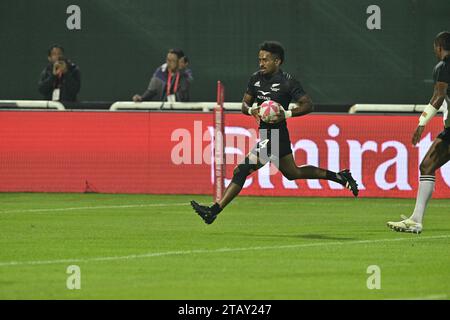 DUBAI, Emirati Arabi Uniti, 3 dicembre 2023. Azione dal torneo Emirates Dubai Rugby 7s 2023. La nuova Zelanda ha battuto le Figi 17-12 vincendo la medaglia di bronzo maschile Foto Stock