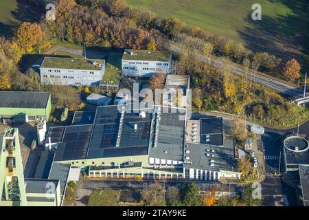 Luftbild, ehemaliges Bergwerk Prosper V Schacht 10, umgeben von herbstlichen Laubbäumen, Kirchhellen-Nord-West, Bottrop, Ruhrgebiet, Nordrhein-Westfalen, Deutschland ACHTUNGxMINDESTHONORARx60xEURO *** Vista aerea, ex miniera Prosper V Shaft 10, circondata da alberi decidui autunnali, Kirchhellen North West, Bottrop, zona della Ruhr, Renania settentrionale-Vestfalia, Germania ATTENTIONxMINDESTHONORARx60xEURO credito: Imago/Alamy Live News Foto Stock