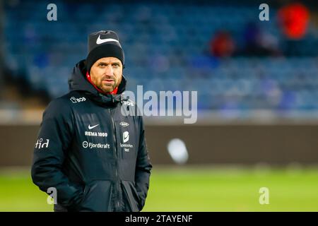 Drammen, Norvegia, 3 dicembre 2023. Il manager di Brann Eirik Horneland prima di dare il calcio d'inizio alla partita Eliteserien tra Strømsgodset e Brann allo stadio Marienlyst di Drammen. Crediti: Frode Arnesen/Alamy Live News Foto Stock