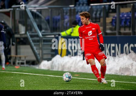 Drammen, Norvegia, 3 dicembre 2023. Felix Horn Myhre di Brann sul pallone nella partita Eliteserien tra Strømsgodset e Brann allo stadio Marienlyst di Drammen. Crediti: Frode Arnesen/Alamy Live News Foto Stock