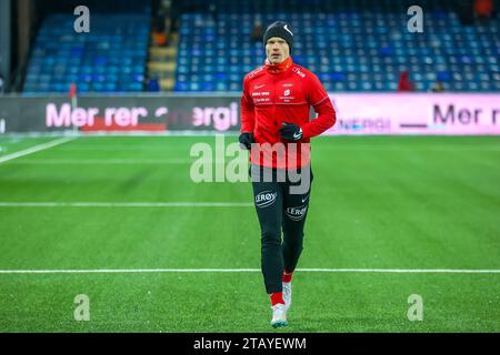 Drammen, Norvegia, 3 dicembre 2023. Il capitano di Brann Sivert Heltne Nilsen durante il riscaldamento prima della partita Eliteserien tra Strømsgodset e Brann allo stadio Marienlyst di Drammen. Crediti: Frode Arnesen/Alamy Live News Foto Stock