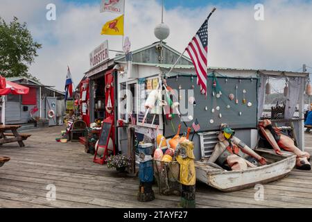 Wiscasset, ME USA - 12 luglio 2023: Lo Sprague's Lobster Shack è un luogo popolare per il rotolo di aragosta fresco e le torte di vongole Foto Stock