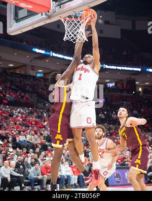 3 dicembre 2023: La guardia degli Ohio State Buckeyes Roddy Gayle Jr. (1) sfreccia sui Minnesota Golden Gophers nella loro partita a Columbus, Ohio. Brent Clark/CSM Foto Stock