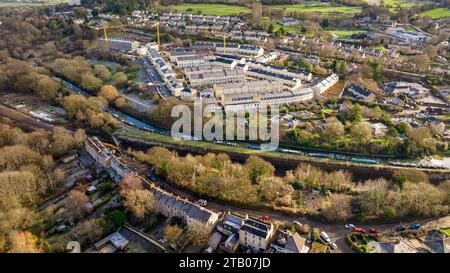 Vista aerea con droni di Holburne Park, costruita sul vecchio sito del M.O.D. sulla Warminster Road, Bath Regno Unito. (18-01-2023) Foto Stock