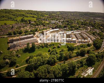 Vista aerea con droni di Holburne Park, costruita sul vecchio sito del M.O.D. sulla Warminster Road, Bath Regno Unito. (26-05-2023) Foto Stock