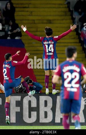 Barcellona, ESP. 3 dicembre 2023. FC BARCELONA vs ATLETICO DE MADRID 3 dicembre 2023 Joao Félix (14) del FC Barcelona celebra il primo gol della sua squadra durante la partita tra FC Barcelona e Atletico de Madrid corrispondente al quattordicesimo giorno di la Liga EA Sports allo Stadio Olimpico Lluis Companys di Montjuic a Barcellona, Spagna. Crediti: Rosdemora/Alamy Live News Foto Stock