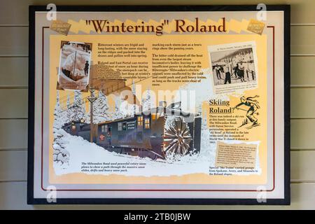 Segno interpretativo sull'inizio dell'inverno a Roland, lungo Hiawatha Scenic Bike Trail, Montana e Idaho, USA [Nessuna pubblicazione; solo licenze editoriali] Foto Stock