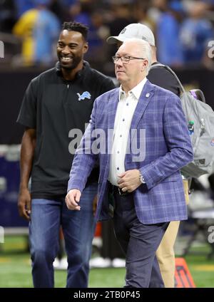 New Orleans, USA. 3 dicembre 2023. Il presidente e CEO dei Detroit Lions Rod Wood insieme al wide receiver della Hall of Fame Calvin Johnson (a sinistra) attraversano il campo durante una partita della National Football League al Caesars Superdome di New Orleans, Louisiana, domenica 3 dicembre 2023. (Foto di Peter G. Forest/Sipa USA) credito: SIPA USA/Alamy Live News Foto Stock