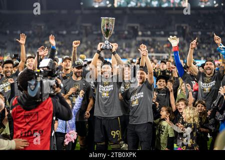 L'attaccante del LAFC Denis Bouanga (99) e i compagni di squadra festeggiano la vittoria della MLS Western Conference Final match contro gli Houston Dynamo, sabato, dicembre Foto Stock
