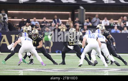 New Orleans, USA. 3 dicembre 2023. I lineman offensivi dei New Orleans Saints Ryan Ramczyk (71), Cesar Ruiz (51) ed Erik McCoy (78) si scontrano con il defensive end dei Detroit Lions John Cominsky (79), il defensive tackle Benito Jones (94) e il linebacker Jack Campbell (46) durante una partita della National Football League al Caesars Superdome di New Orleans, Louisiana, domenica, 3 dicembre 2023. (Foto di Peter G. Forest/Sipa USA) credito: SIPA USA/Alamy Live News Foto Stock