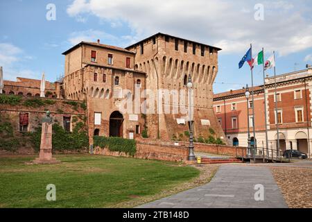 Lugo, Ravenna, Emilia Romagna, Italia: L'antica Rocca Estense (Castello Este), il municipio della pittoresca cittadina italiana Foto Stock