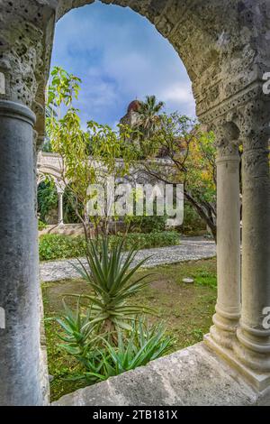 Chiostro di San Giovanni degli Eremiti Foto Stock